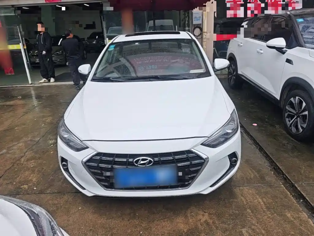 Hyundai Elantra — фото 2