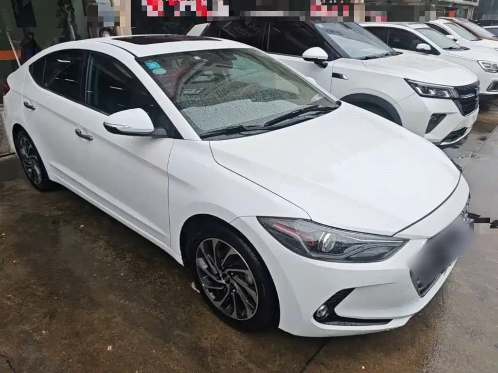 Hyundai Elantra — фото 3
