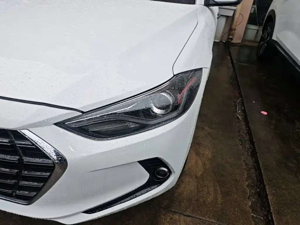 Hyundai Elantra — фото 23