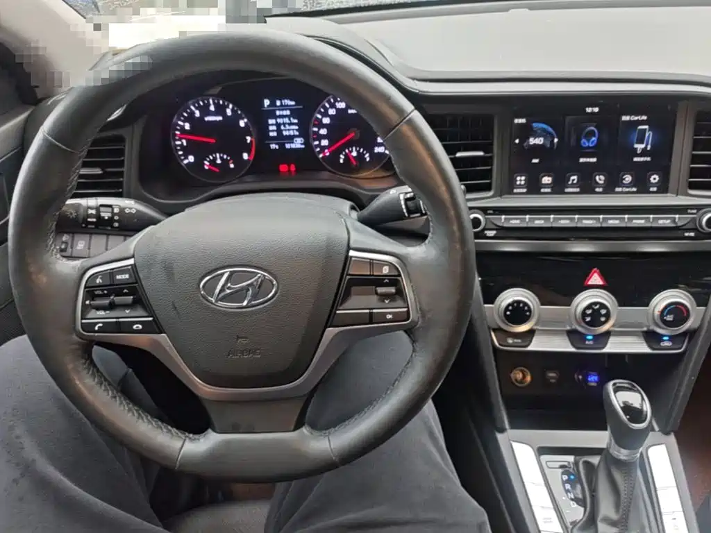 Hyundai Elantra — фото 9