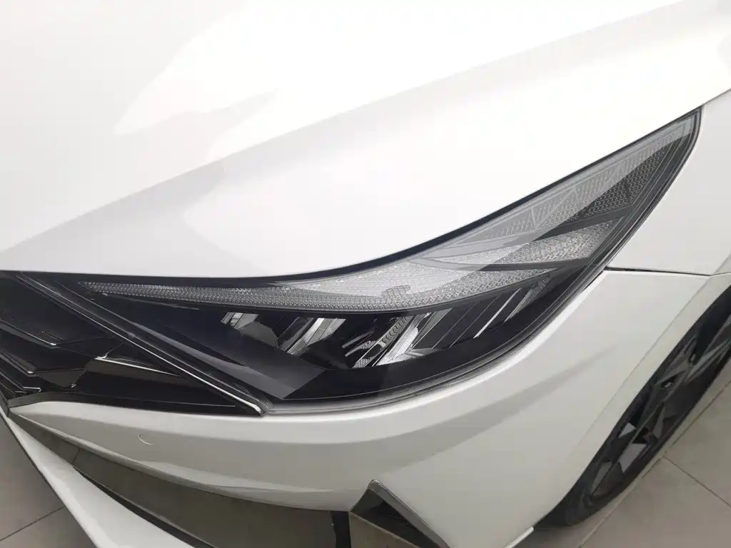 Hyundai Elantra — фото 7