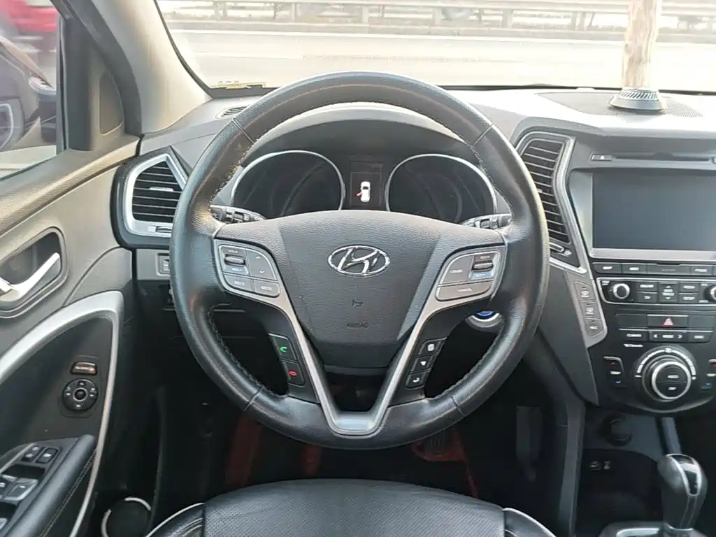 Hyundai Santa Fe — фото 10