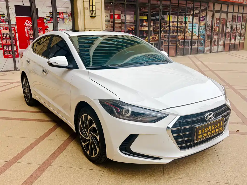 Hyundai Elantra — фото 3