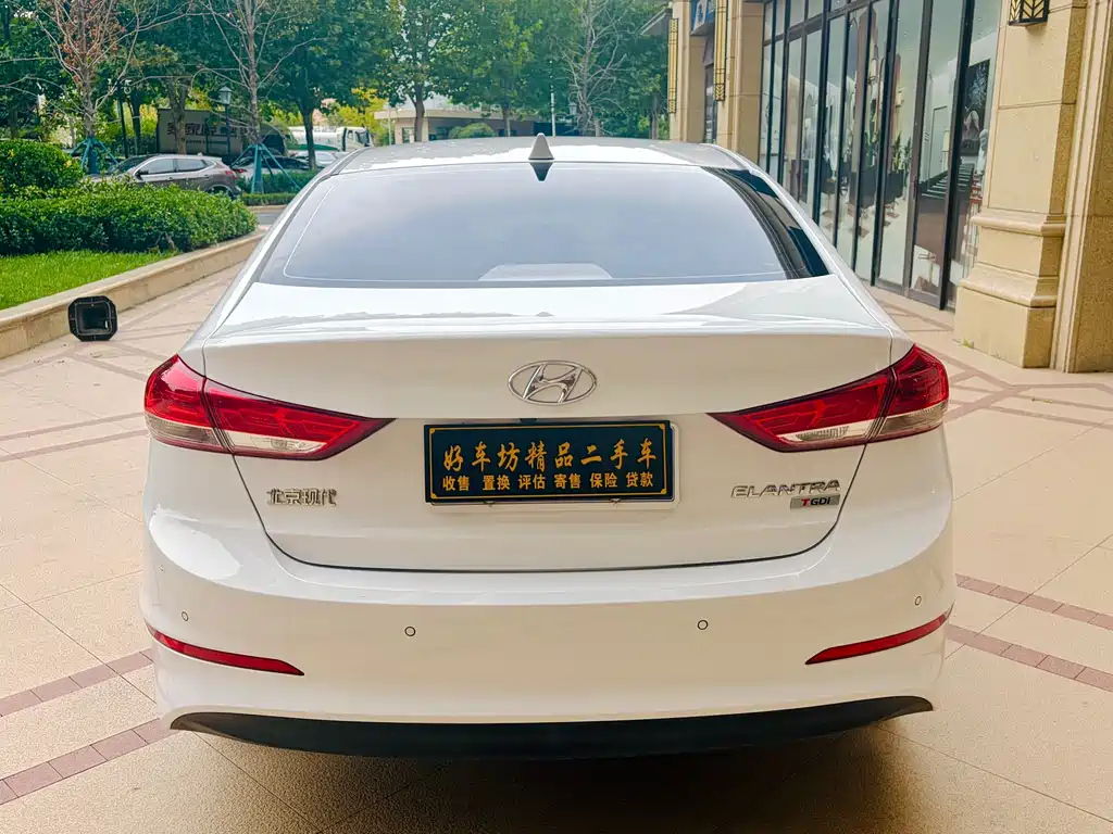 Hyundai Elantra — фото 4