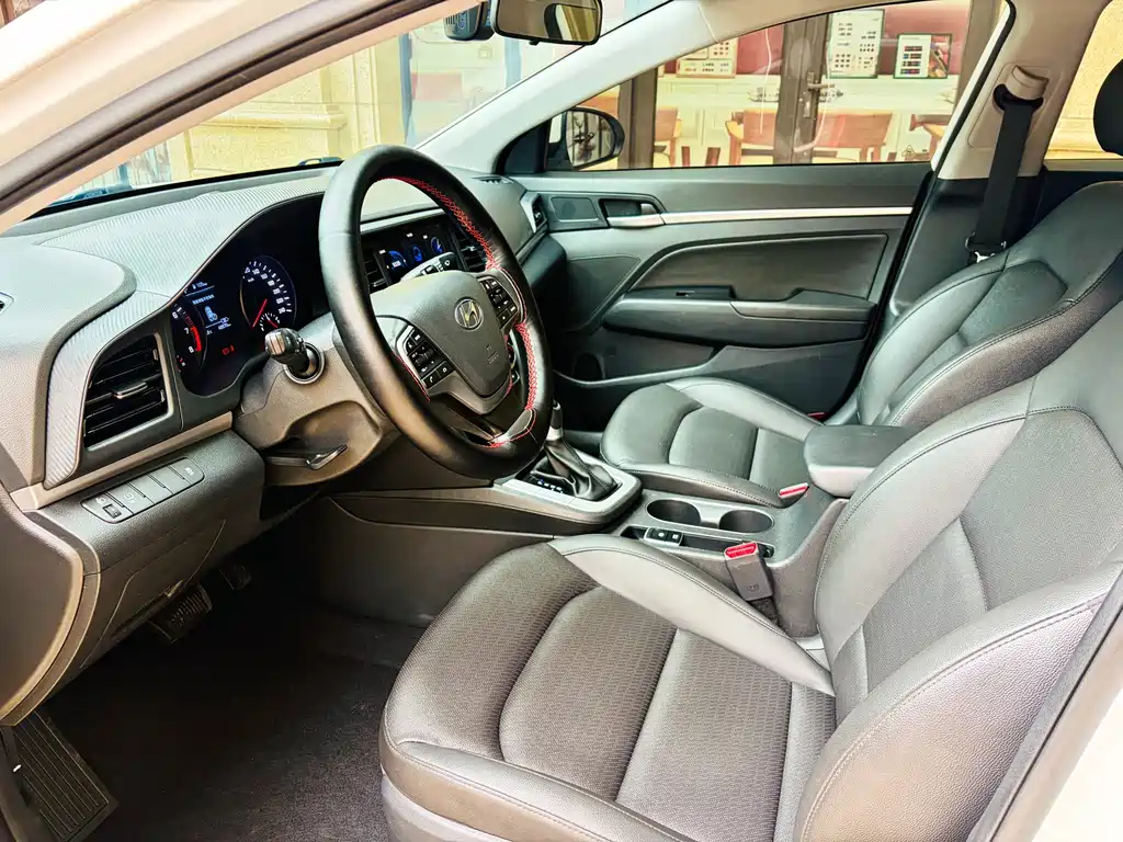 Hyundai Elantra — фото 8