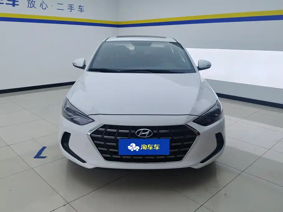 Hyundai Elantra — фото 2