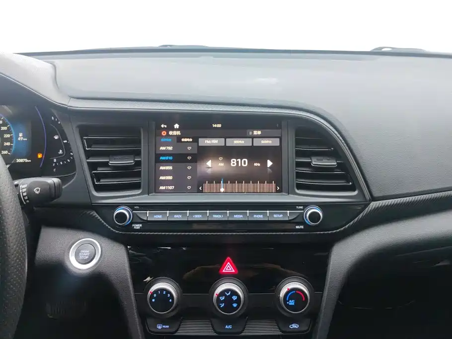 Hyundai Elantra — фото 13