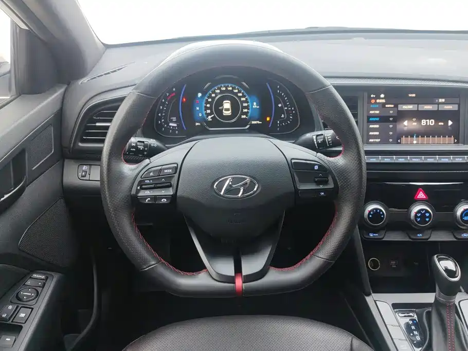 Hyundai Elantra — фото 15