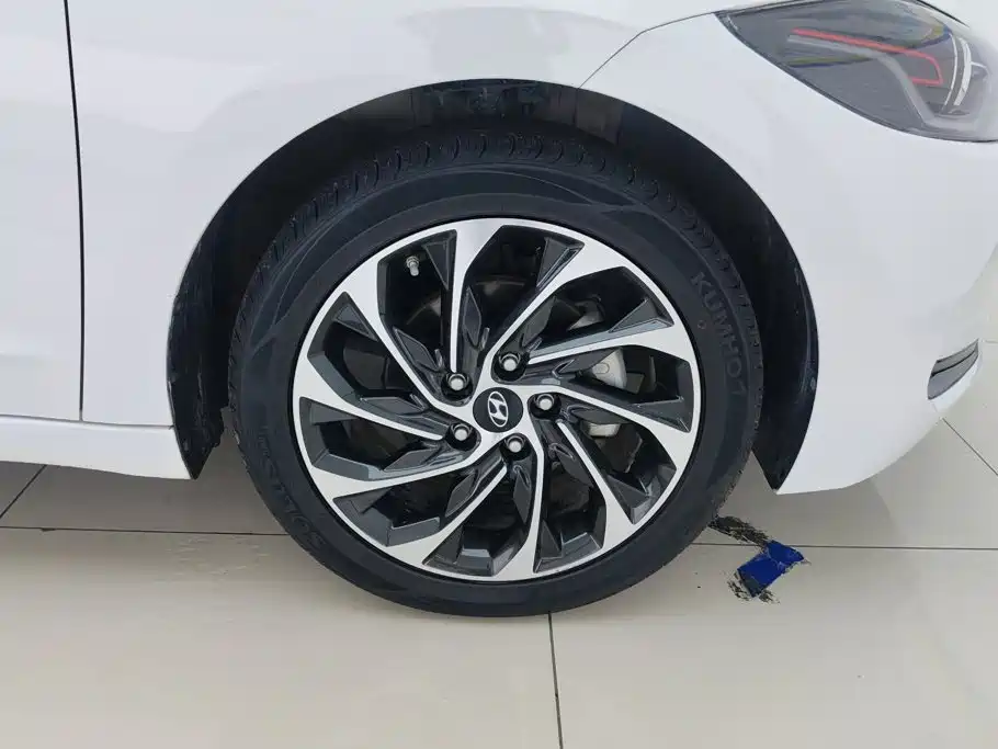 Hyundai Elantra — фото 6