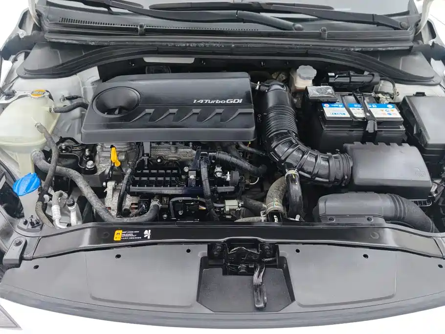 Hyundai Elantra — фото 10