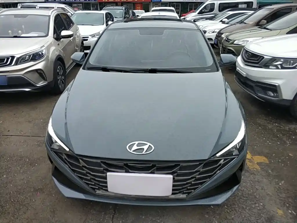 Hyundai Elantra — фото 2