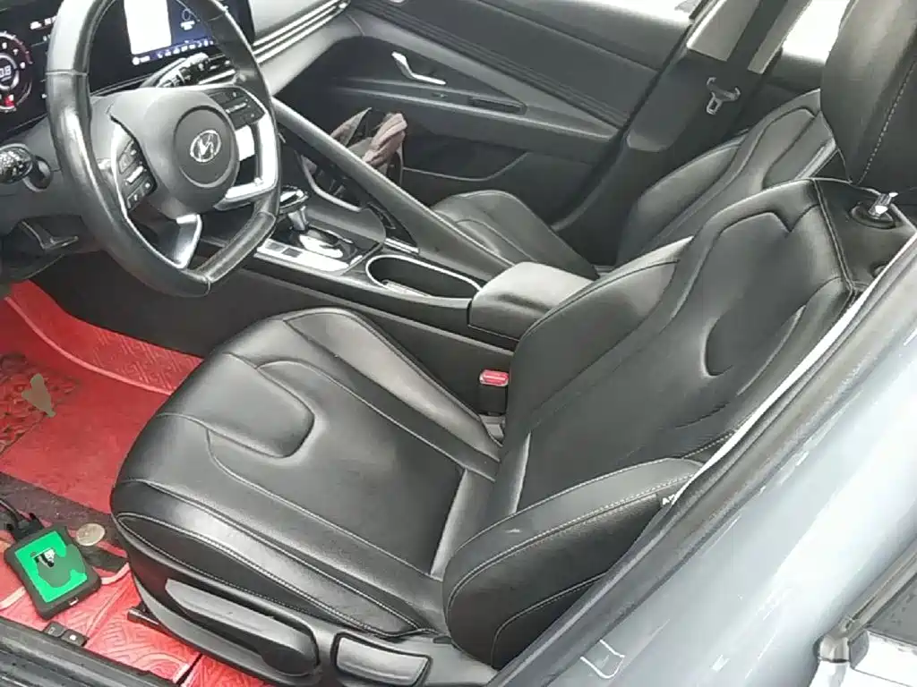 Hyundai Elantra — фото 14
