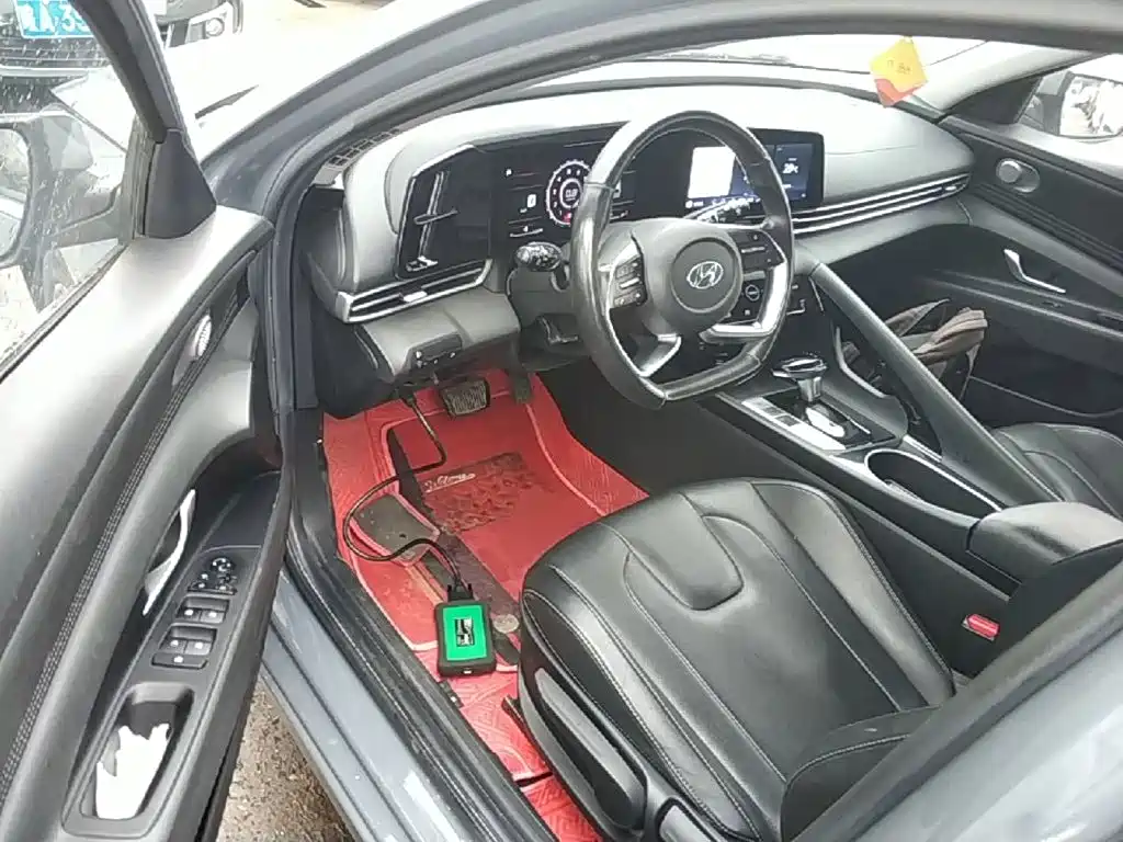 Hyundai Elantra — фото 15