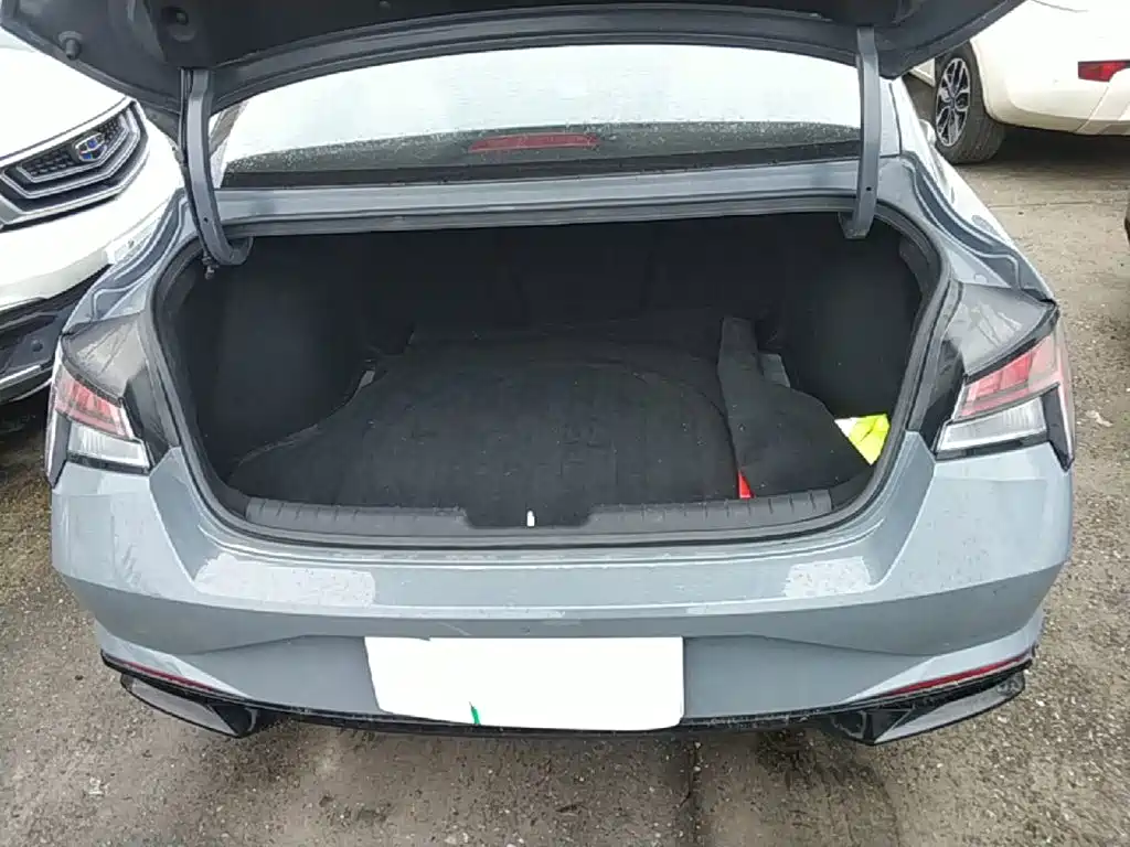 Hyundai Elantra — фото 18