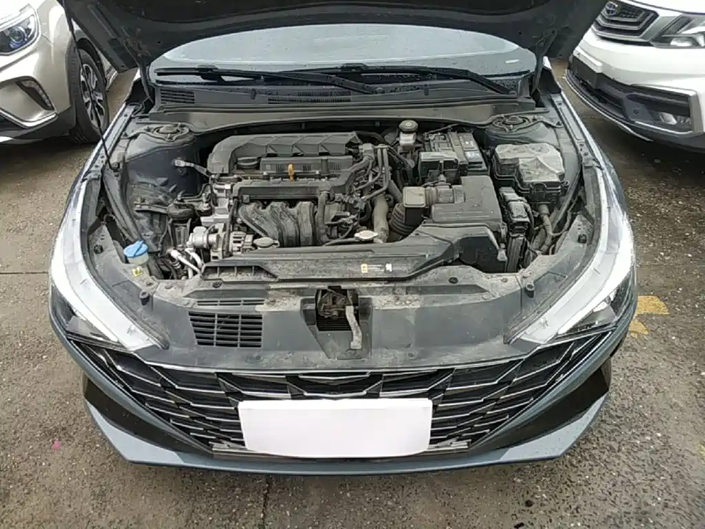 Hyundai Elantra — фото 19