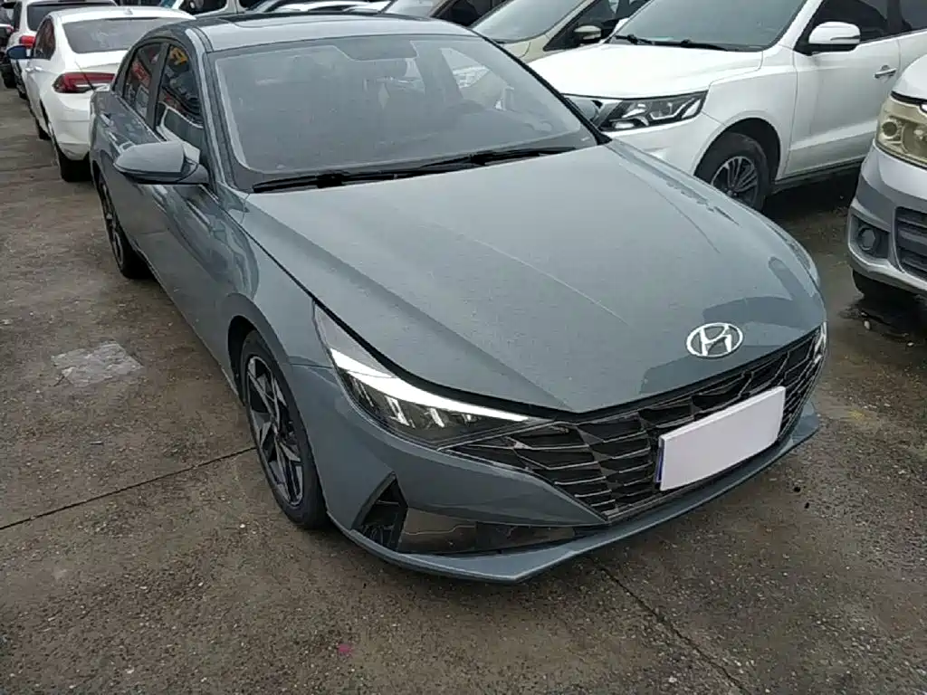 Hyundai Elantra — фото 3