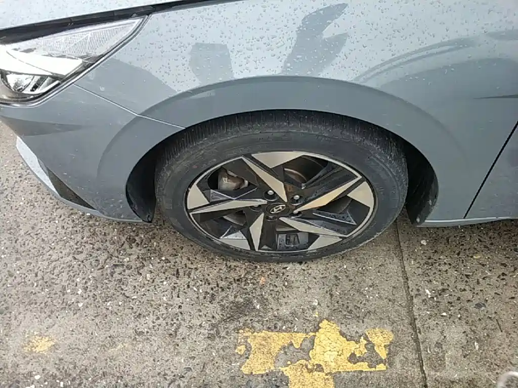 Hyundai Elantra — фото 22