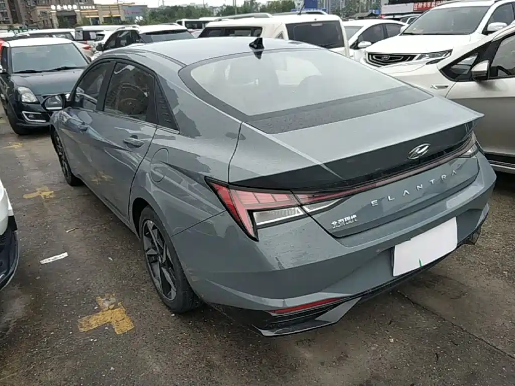 Hyundai Elantra — фото 4