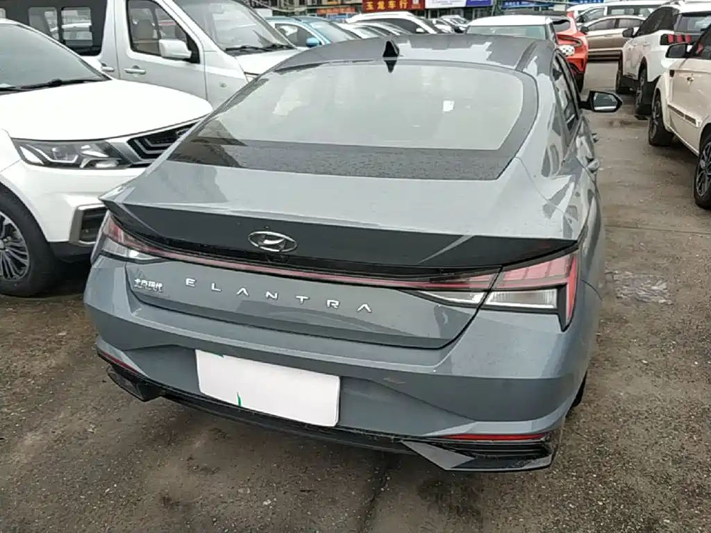 Hyundai Elantra — фото 5