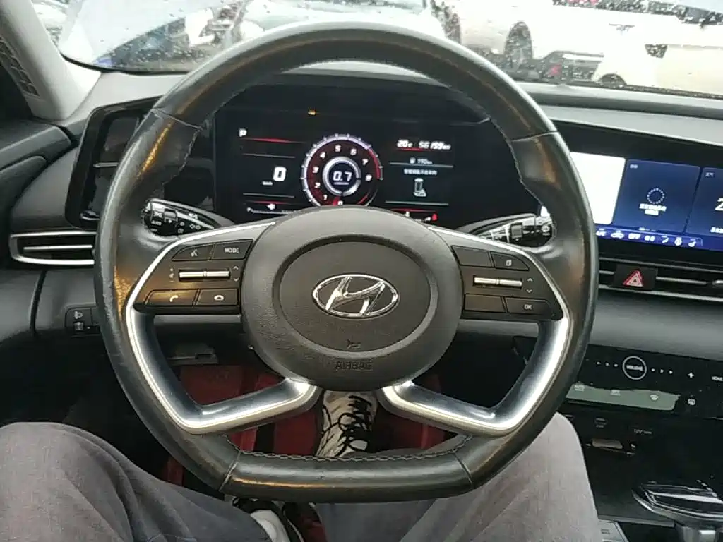 Hyundai Elantra — фото 10