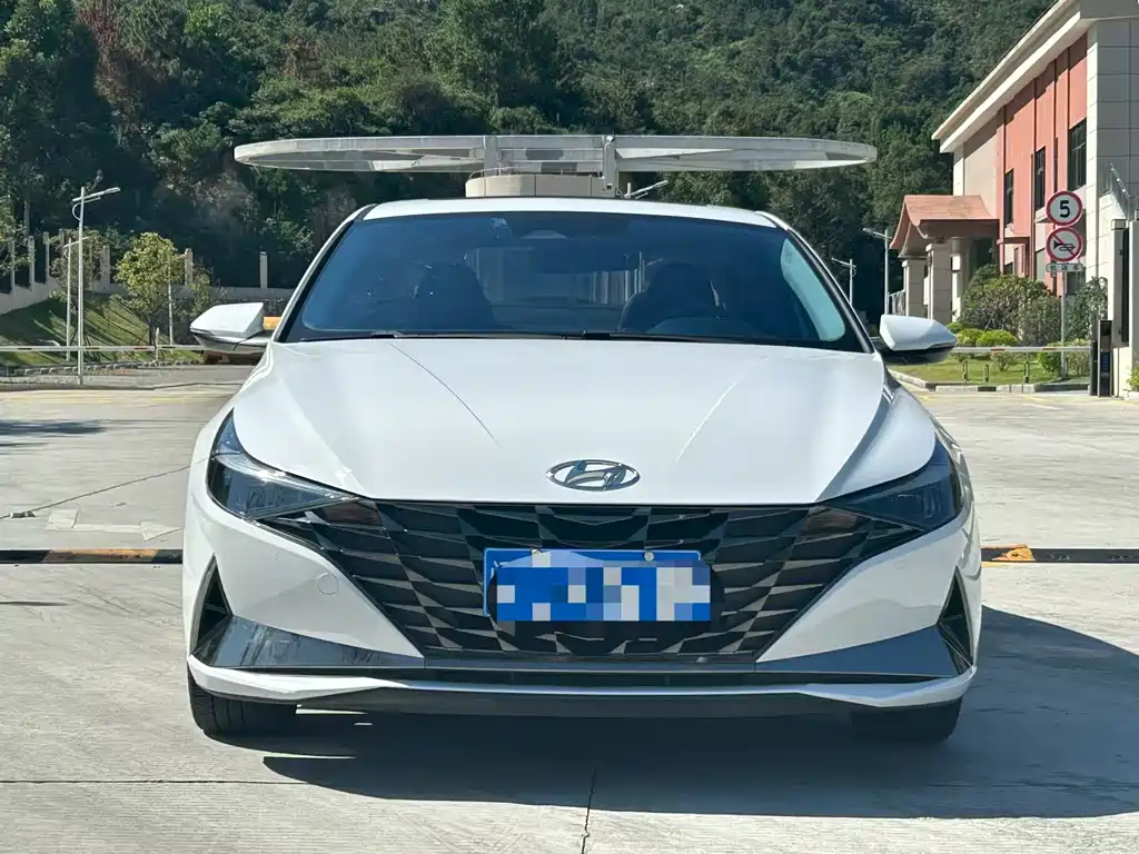 Hyundai Elantra — фото 2