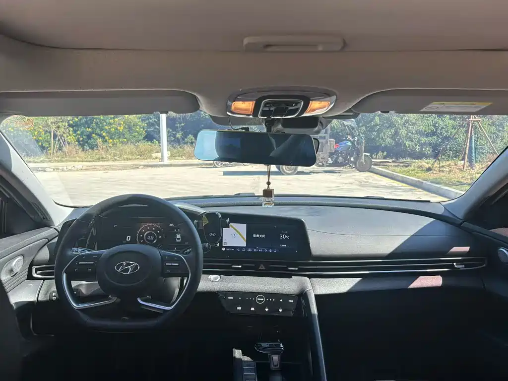 Hyundai Elantra — фото 4