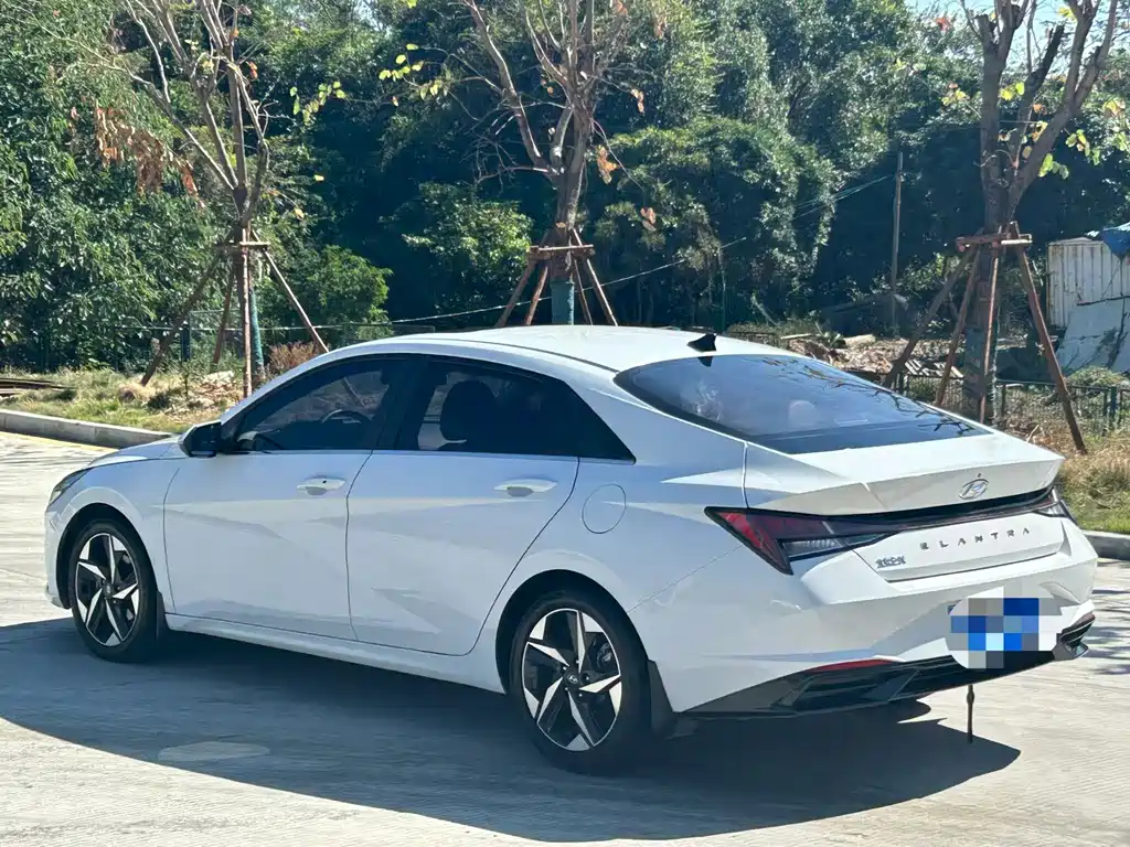 Hyundai Elantra — фото 7