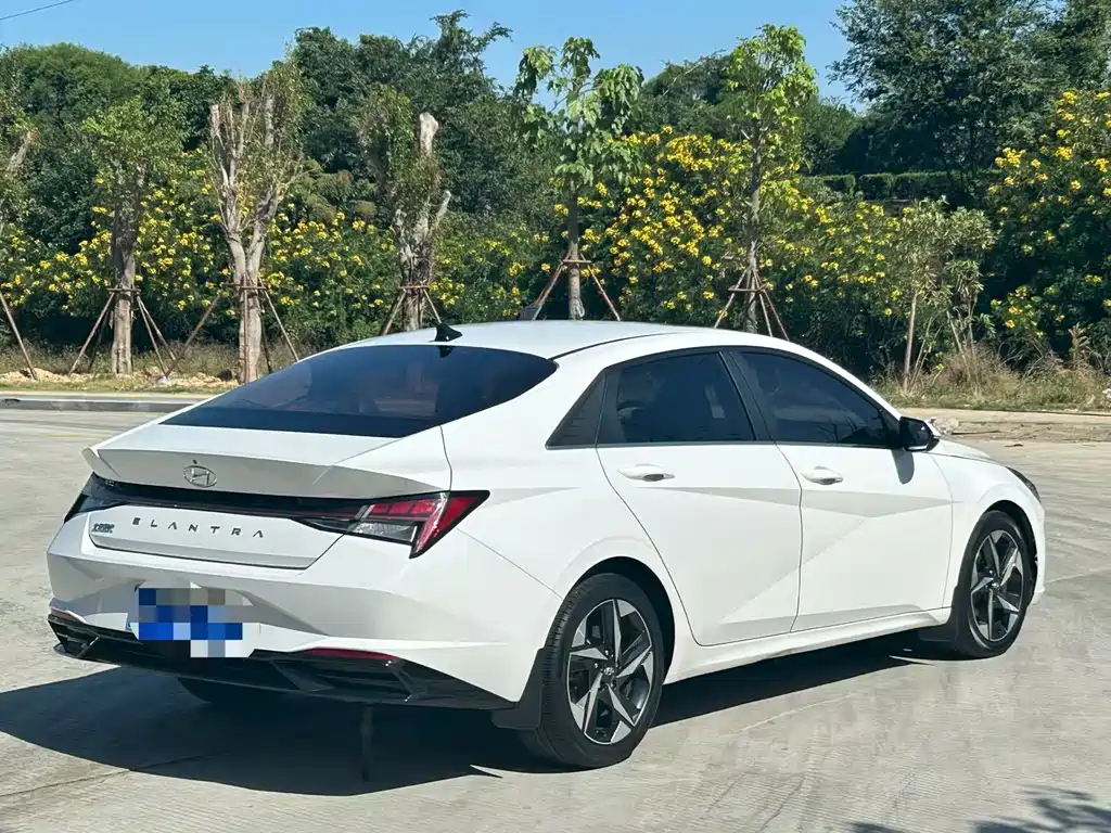 Hyundai Elantra — фото 9