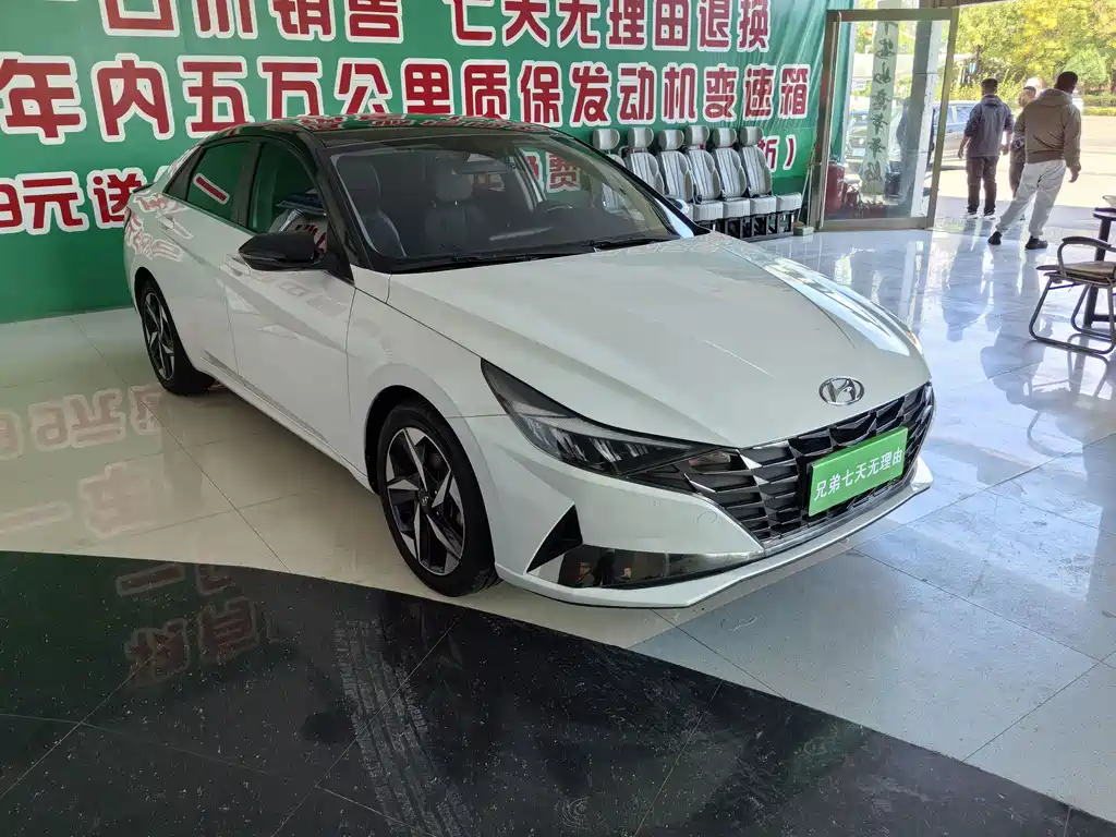 Hyundai Elantra — фото 2
