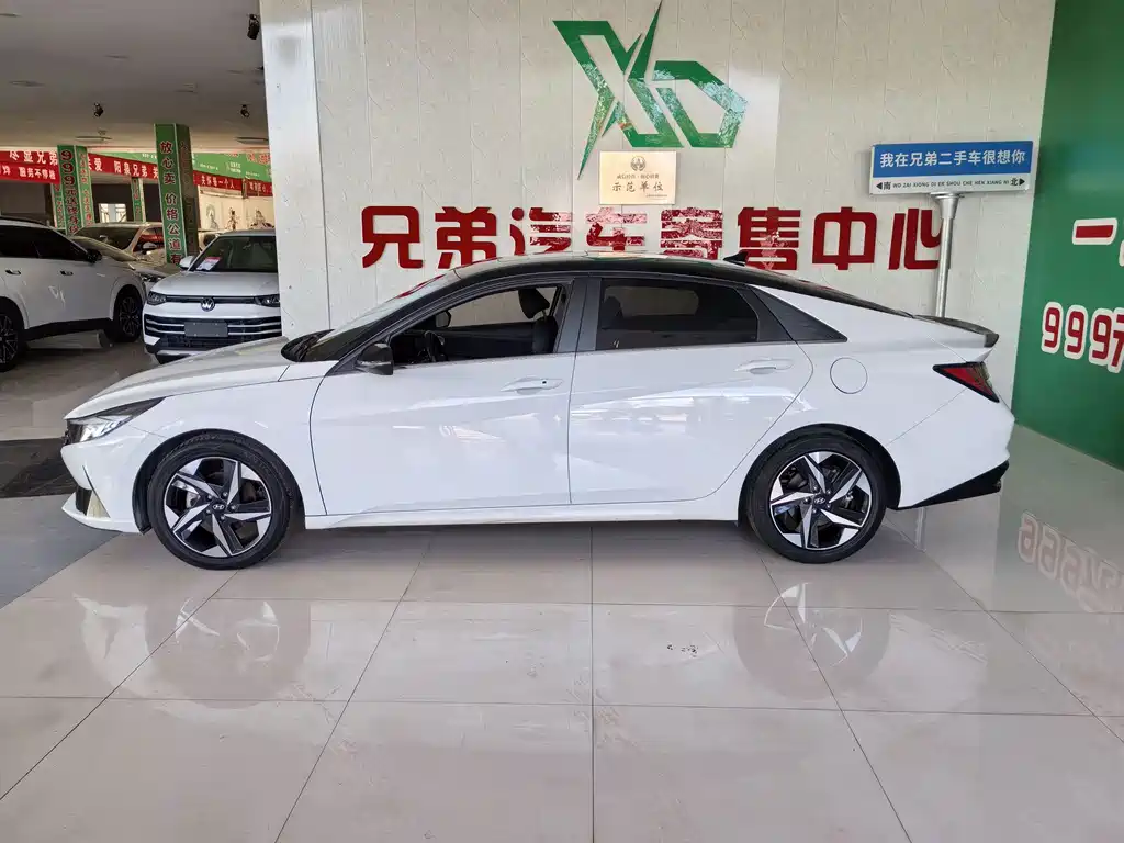 Hyundai Elantra — фото 3
