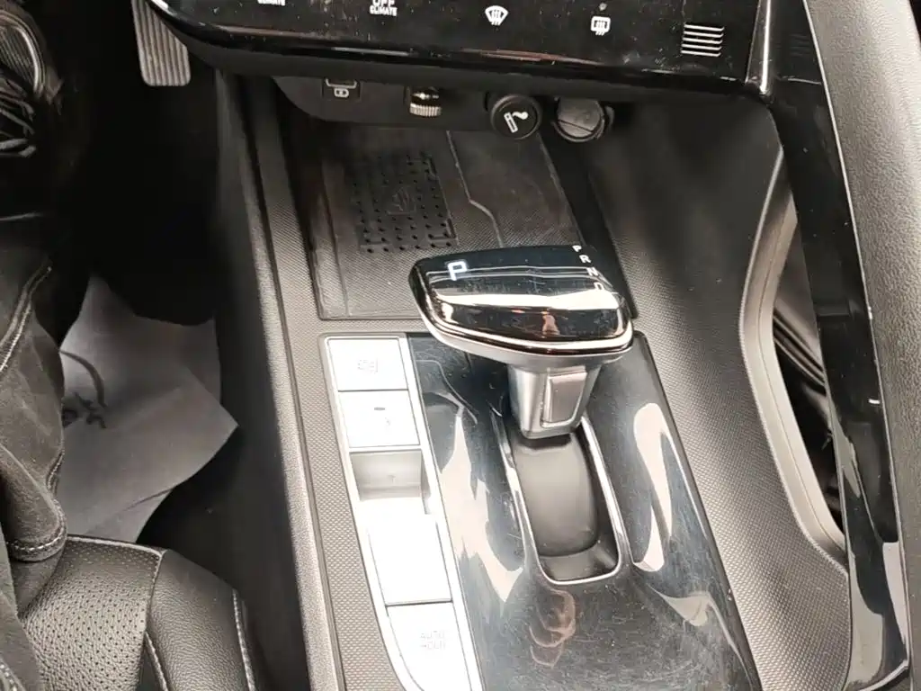Hyundai Elantra — фото 13