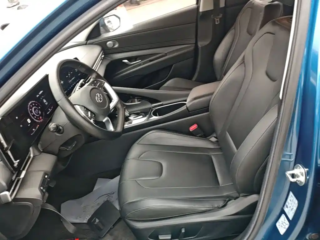 Hyundai Elantra — фото 14