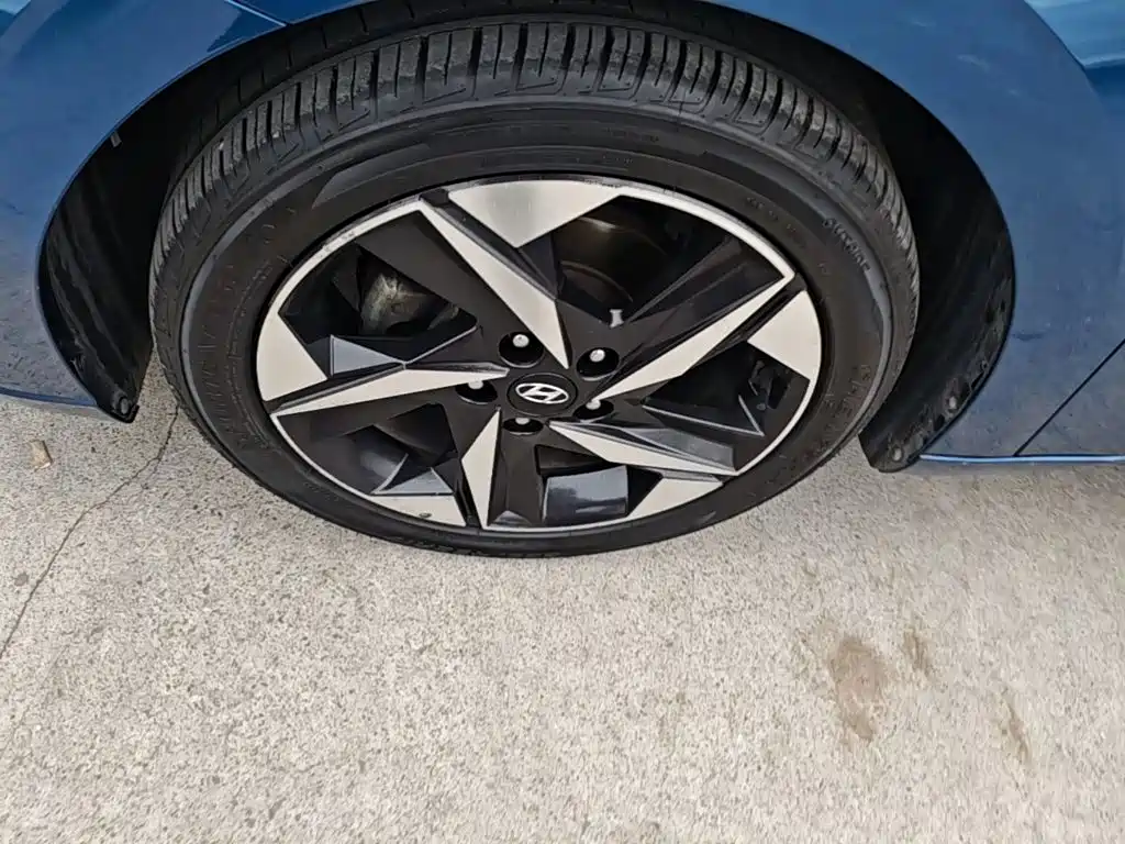 Hyundai Elantra — фото 22