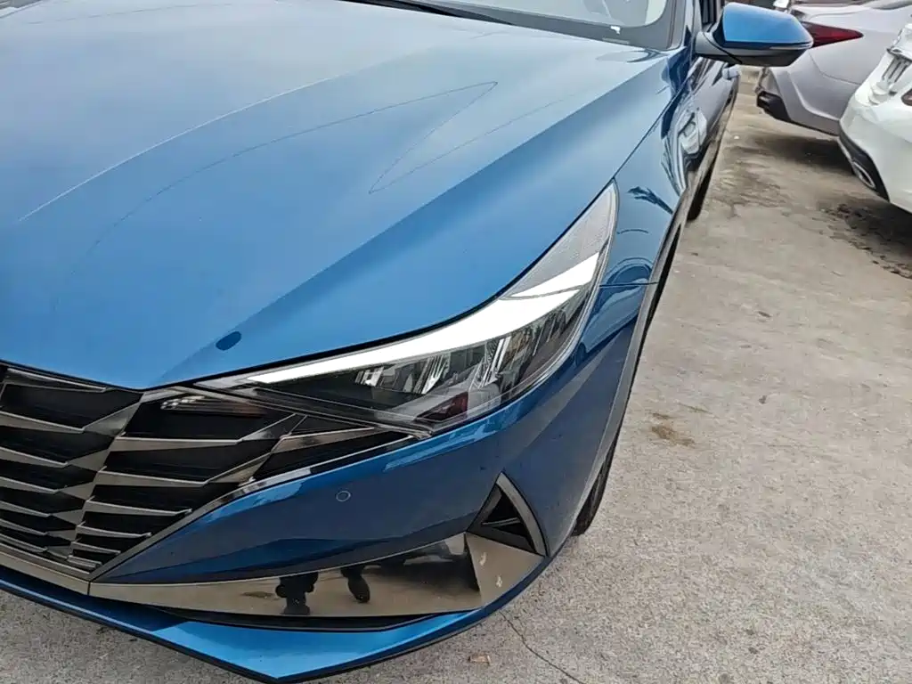 Hyundai Elantra — фото 23