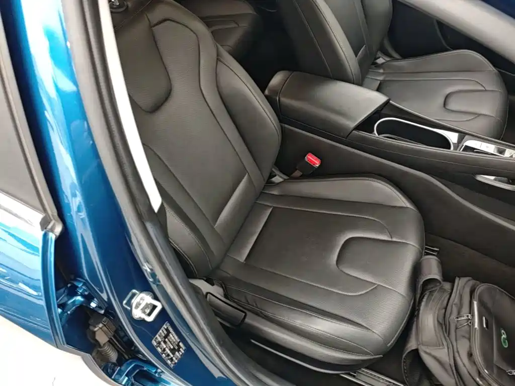 Hyundai Elantra — фото 24