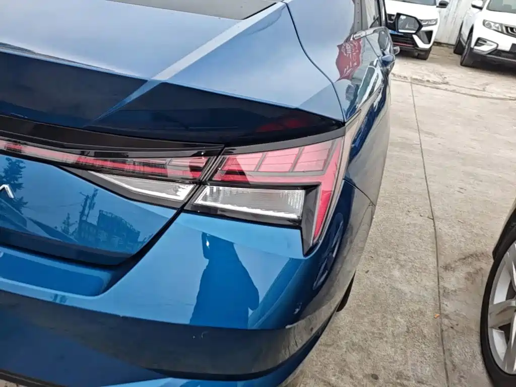 Hyundai Elantra — фото 7