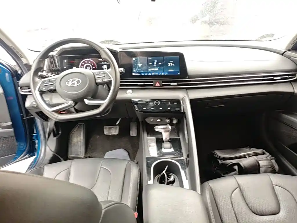 Hyundai Elantra — фото 9