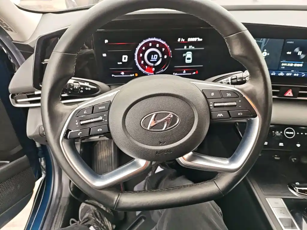Hyundai Elantra — фото 10