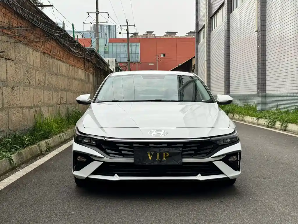 Hyundai Elantra — фото 2
