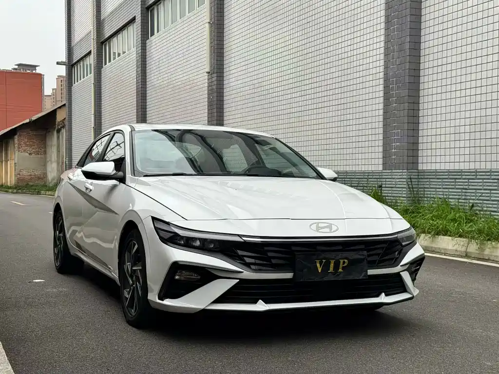 Hyundai Elantra — фото 3