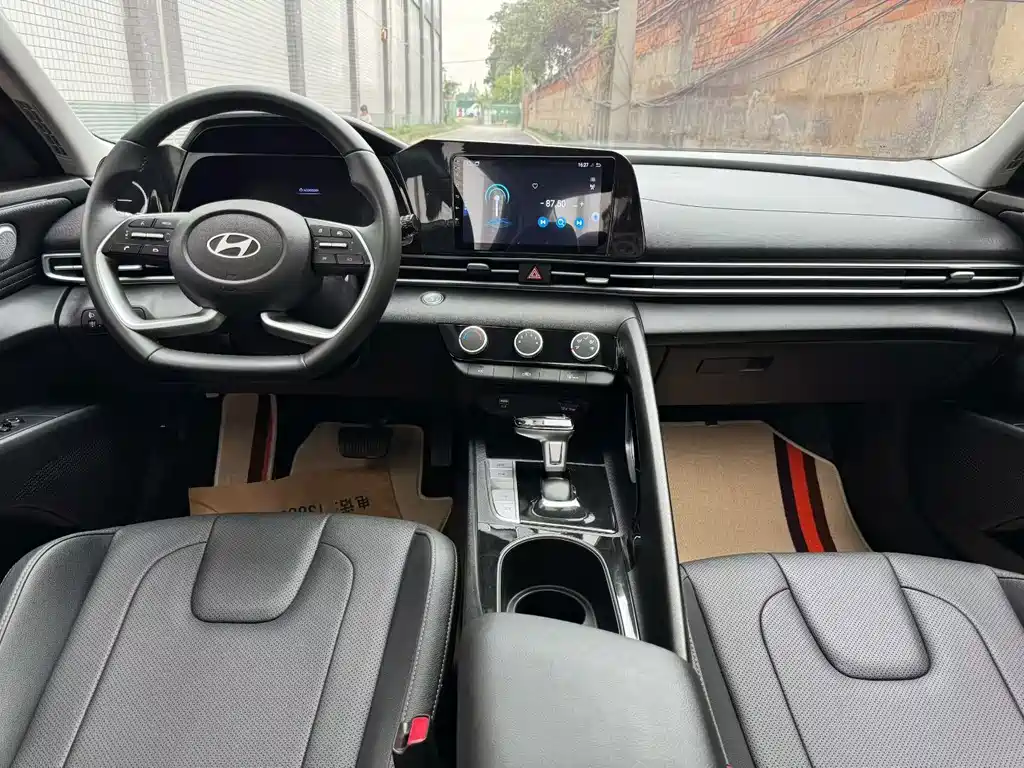 Hyundai Elantra — фото 4