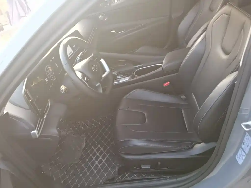Hyundai Elantra — фото 14