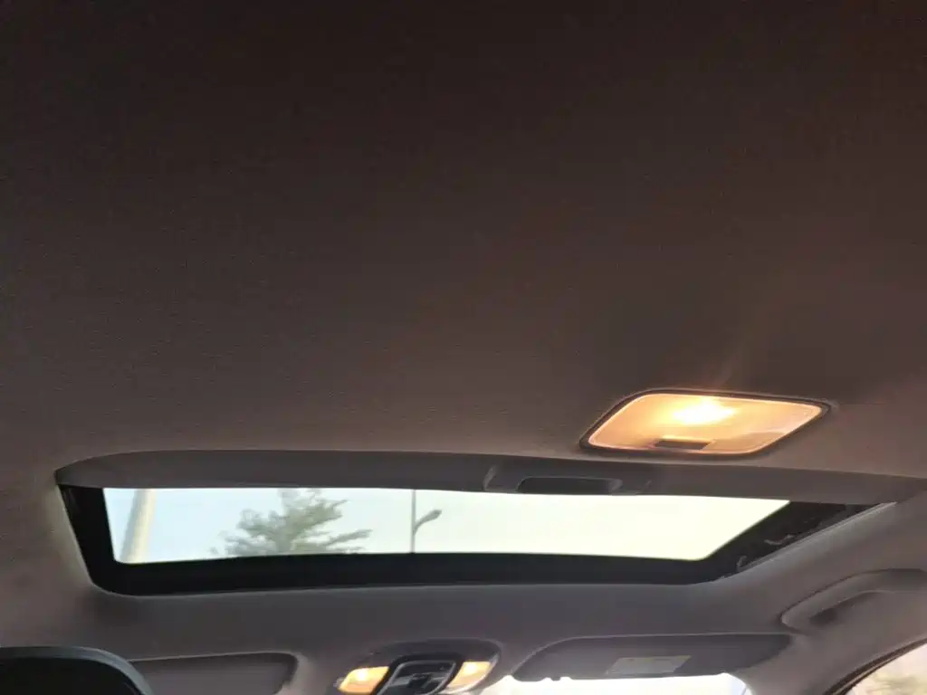 Hyundai Elantra — фото 17