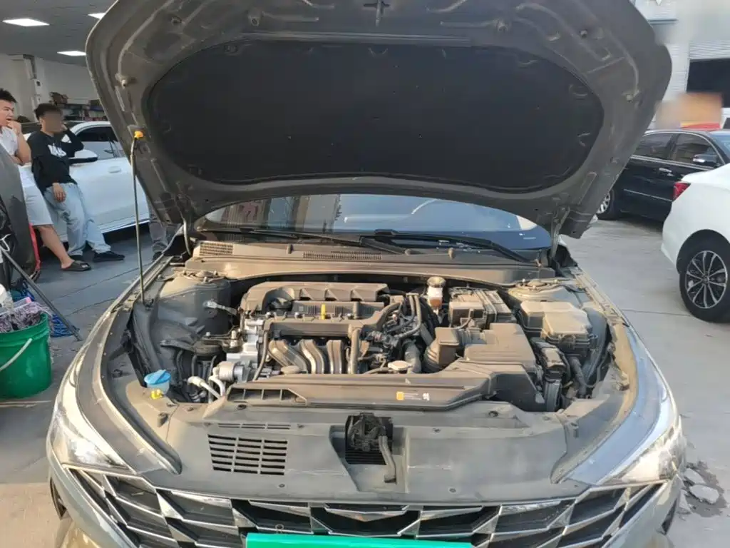 Hyundai Elantra — фото 19