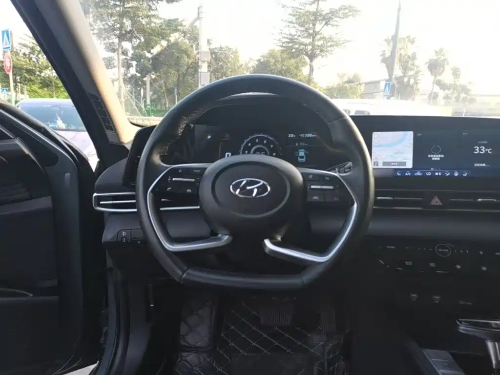Hyundai Elantra — фото 10