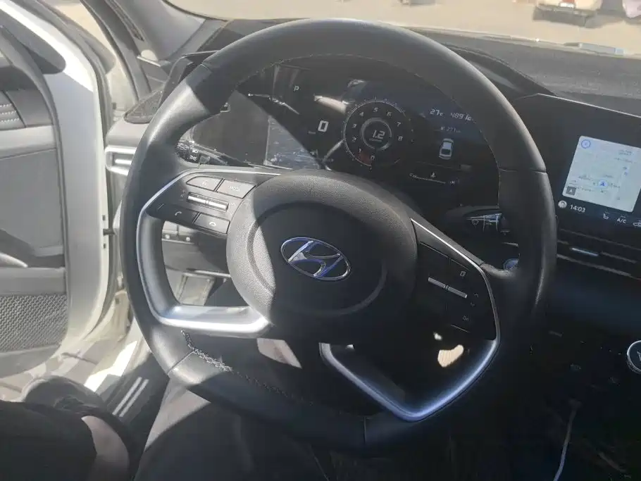 Hyundai Elantra — фото 15