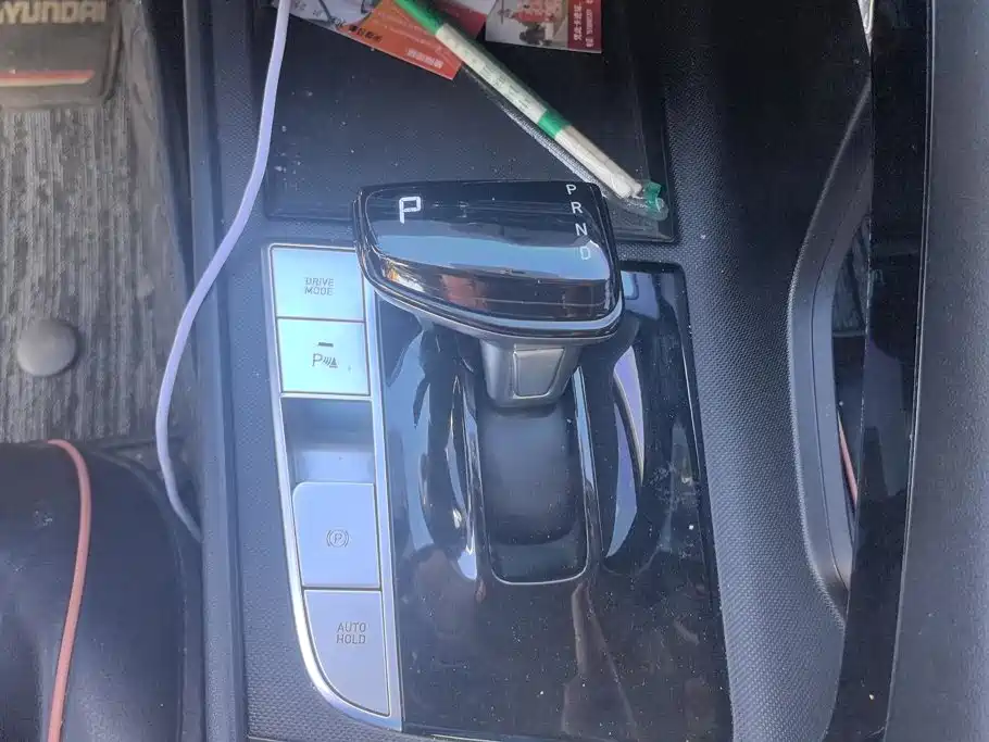 Hyundai Elantra — фото 16