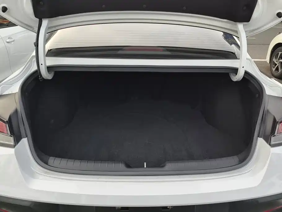 Hyundai Elantra — фото 4