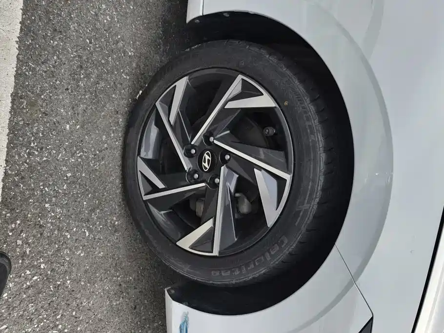 Hyundai Elantra — фото 6