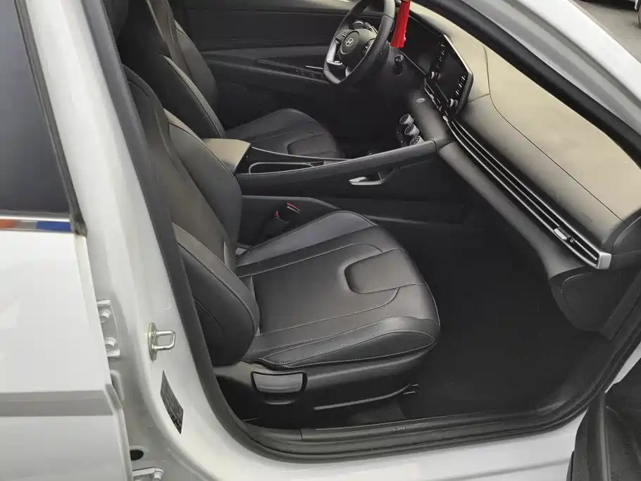 Hyundai Elantra — фото 8